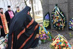 Відбулась проща духовенства та вірян УГКЦ до могили Тараса Шевченка у КаневіВідбулась проща духовенства та вірян УГКЦ до могили Тараса Шевченка у Каневі