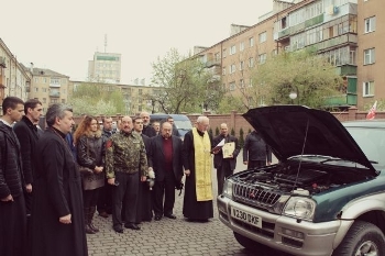 Автомобіль від Івано-Франківської архиєпархії УГКЦ отримають українські бійці в АТО