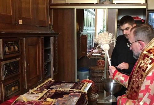 Плащаниці в зону АТО освятив Митрополит Львівський УГКЦ.(ФОТО) Плащаниці в зону АТО освятив Митрополит Львівський УГКЦ.(ФОТО)