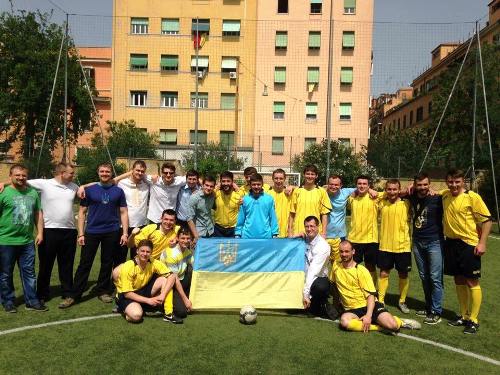 Рим: українська футбольна збірна перемогла в міжколегіальному футбольному турнірі! (ФОТО)