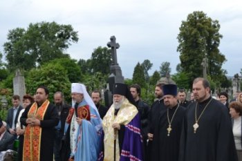 Пам'ять 75-их роковин масових депортацій буковинців до Сибіру молитовно вшанували у Чернівцях
