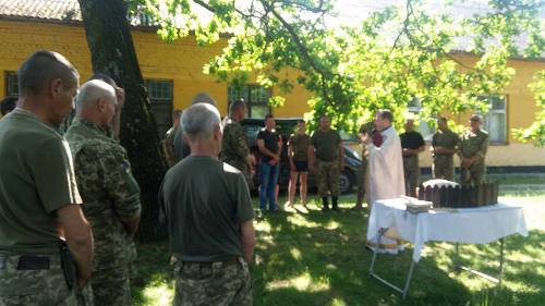 За мир в Україні молились капелани разом з солдатами контрактної служби