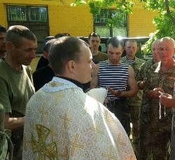 За мир в Україні молились капелани разом з солдатами контрактної служби 