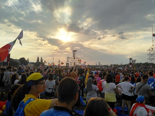 На Світовому Дні Молоді у Кракові приймає участь українська молодь.(ФОТО)