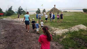Толоку біля хреста полеглим воїнам УПА провела Підгорецька молодь.(ФОТО) Толоку біля хреста полеглим воїнам УПА провела Підгорецька молодь.(ФОТО)