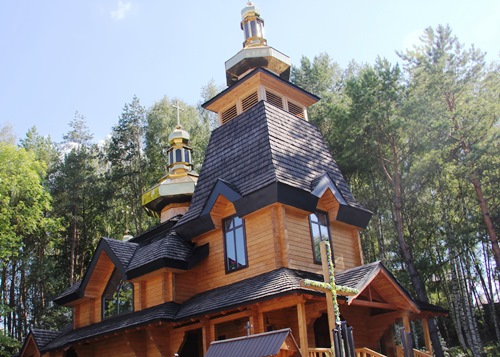 Тернопіль: невідомі підпалили дерев’яну Лемківську церкву.(ФОТО)