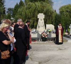 В Дрогобичі освячено надгробні хрести на могилах героїв АТО 