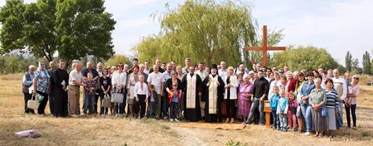 Маріуполь: Екзарх Донецький УГКЦ, освятив наріжний камінь і хрест під забудову храму.(ФОТО)
