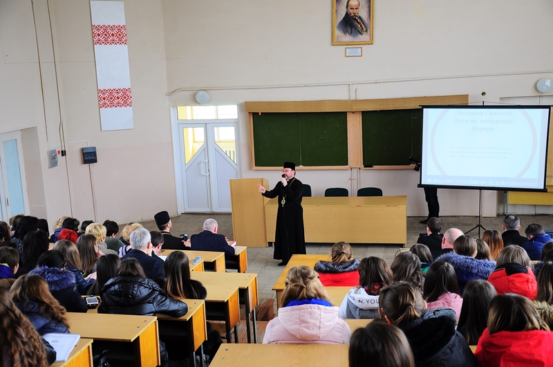 Владика Ярослав прочитав дрогобицьким студентам лекцію про «Шлях людини до Бога»