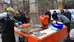 Мальтійська служба передала Карітасу польові кухні для використання у буферній зоні.(ФОТО)