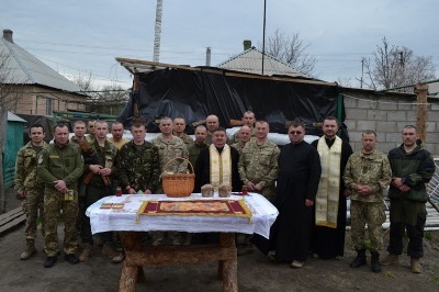 Пасха у зоні АТО - священики принесли радість Воскресіння Христового на Луганщину