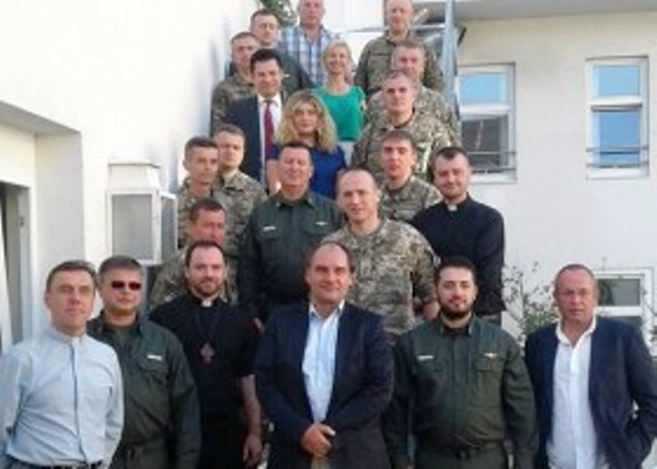 Військово-медичні капелани і лікарі військових госпіталів набираються досвіду в австрійських колег