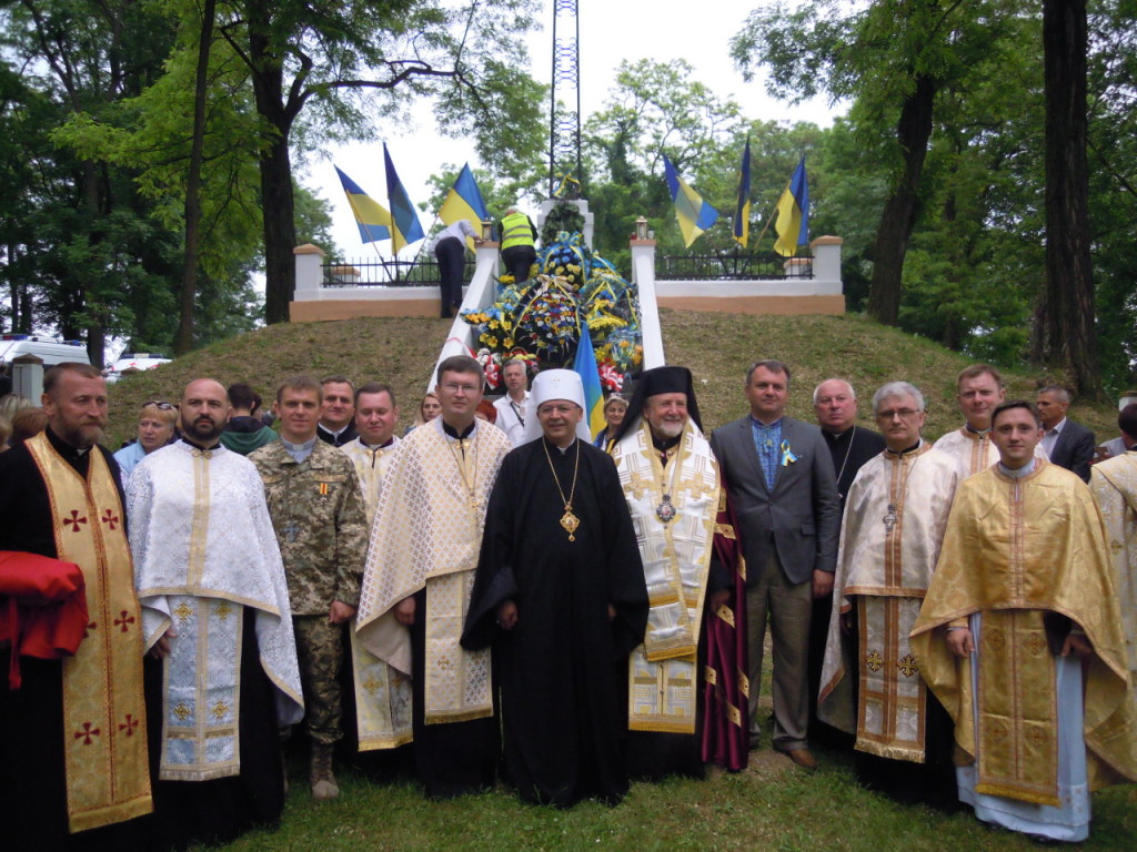 Українці та гості з України взяли участь у молитві за інтернованих воїнів і похованих у Польщі