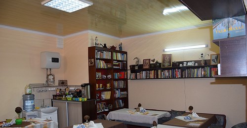 У Дубному священик відкрив безкоштовну літературну кав`ярню 
