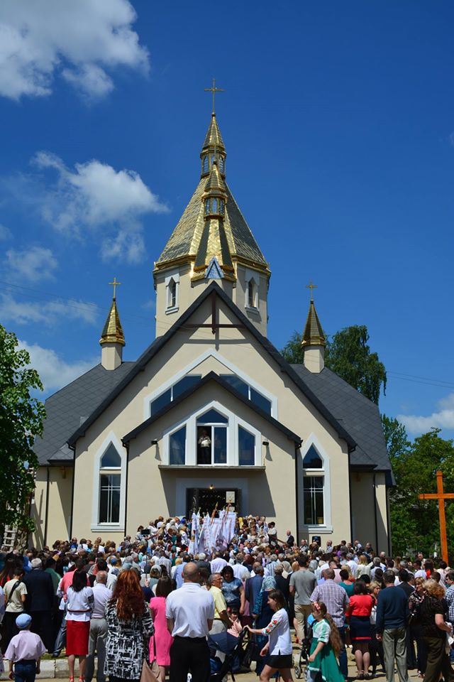 На Прикарпатті освячено новий храм св. апостола Андрія Первозванного УГКЦ 