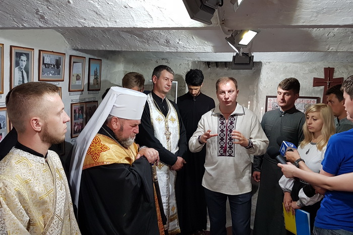 У Тернополі відкрили виставку на релігійно-патріотичну тематику: «Бог, Церква, Україна» (ВІДЕО)