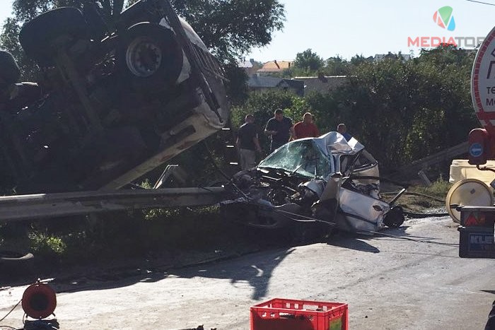 У машині, розтрощеній після зіткнення з бензовозом їхав священик. На ньому – ані синця 