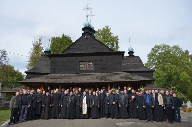 Священики УГКЦ молились за відновлення історичної справедливості біля Благовіщенської церкви у Коломиї
