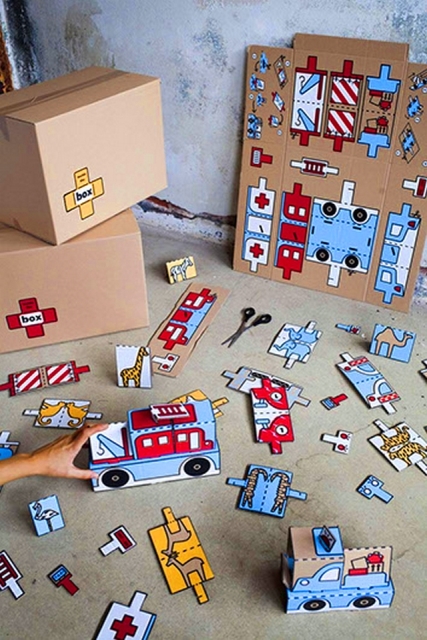 Іграшки з картонних коробок для дітей-біженців, або як не змарнувати Божі дари