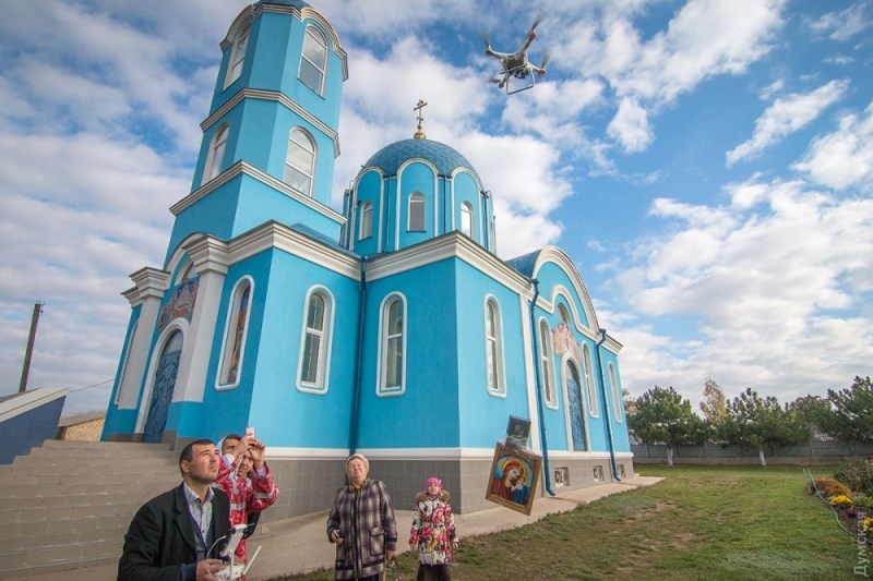 Технології в допомогу поліції: село під Одесою облетіла на дроні ікона Божої Матері 