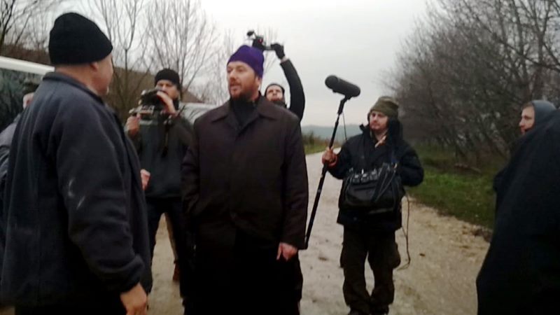 На Тернопіллі селяни прогнали священика УПЦ МП який зібрався зняти проросійське пропагандистське відео (ВІДЕО)