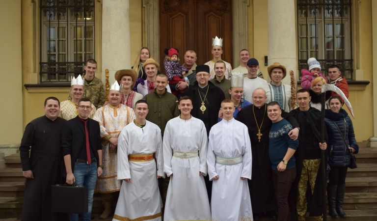 До владики з колядою!