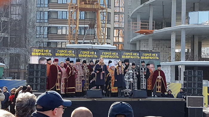 Молитвою на площі Героїв Євромайдану Тернополя вшанували Героїв Небесної Сотні 