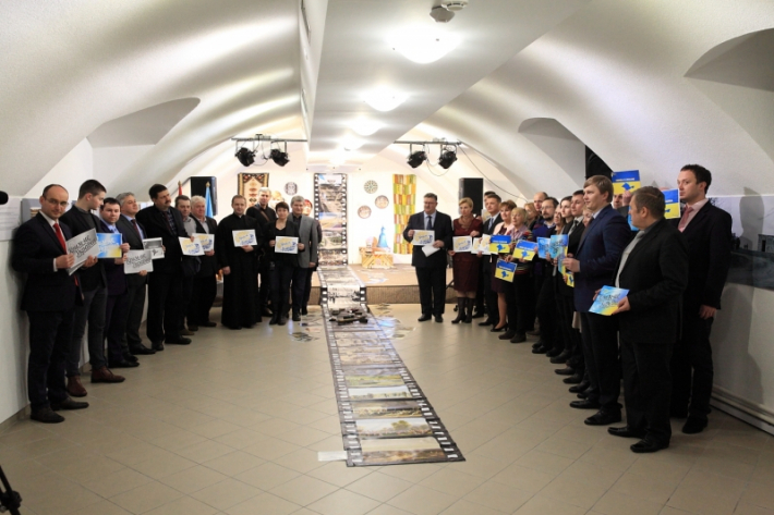 Українці в Угорщині вшанували Небесну Сотню