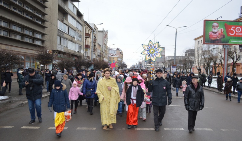 Франківськом пройшла Різдвяна хода із колядками та вертепом