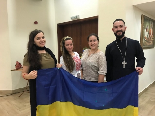Українці в Абу-Дабі з колядками і вертепом розпочали святкування Різдва
