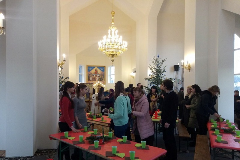 В Івано-Франківську організували святковий обід для безхатченків
