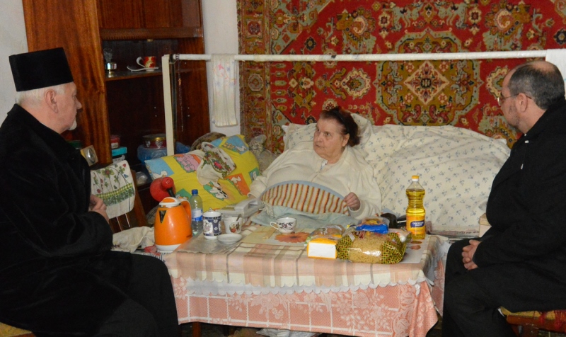 Митрополит відвідав важкохворих людей, якими опікується франківський Карітас