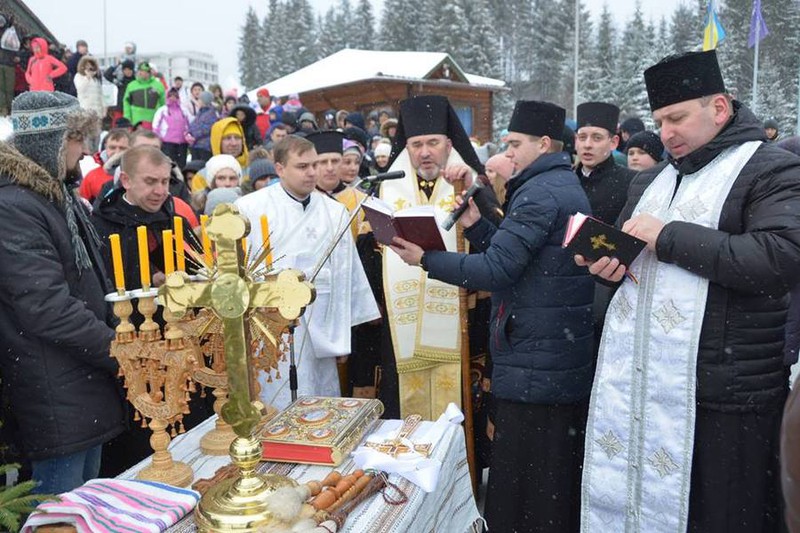 Владика Василь (Івасюк) здійснив Чин освячення води в Буковелі