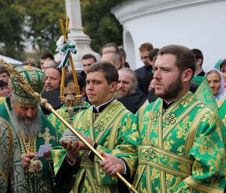 ЗМІ: іподиякон віз контрабандну валюту за вказівкою митрополита Павла (Лебідя)