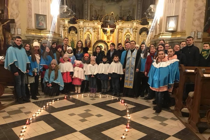 Молодь у Тернополі молилась за мир в Україні