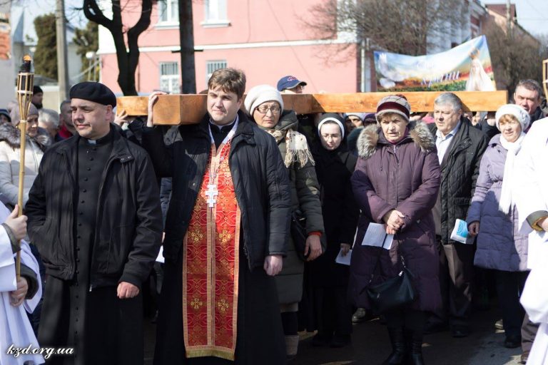 Вулицями Житомира пройшла екуменічна Хресна дорога