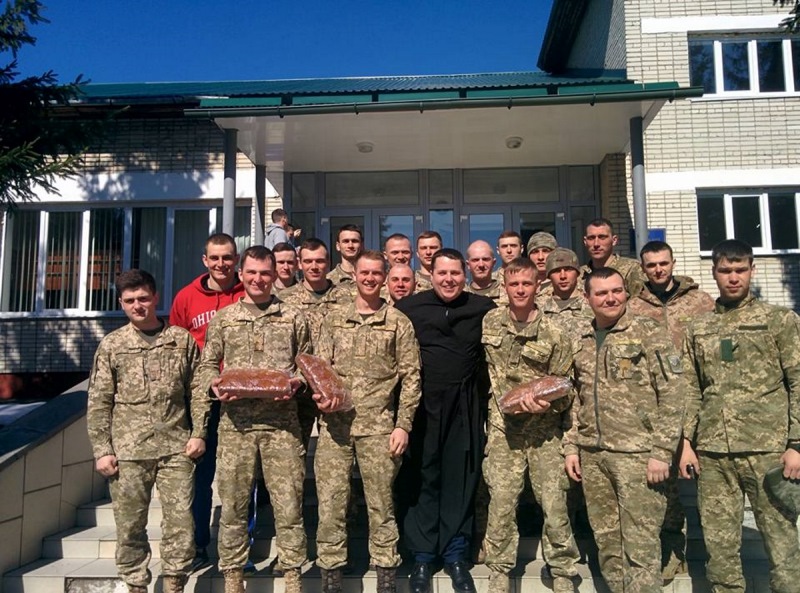 Капелани разом із військовими молились Святу Літургію за мир в Україні