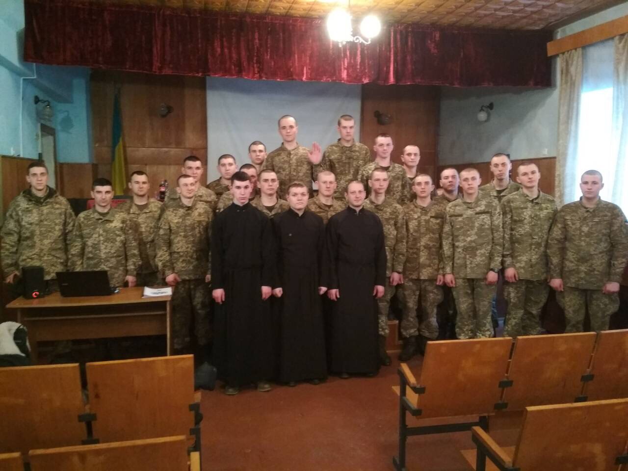 Семінаристи з військовими спільно молилися Хресну дорогу