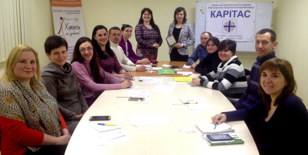 «Школа батьківства» - один з напрямів служіння Соціальної ініціативи УГКЦ «Хтось не зробить» у Хмельницькому