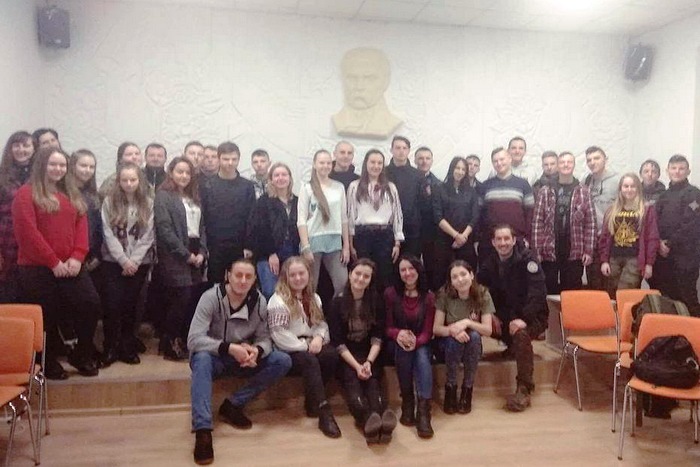 Також 9 березня відбулись Шевченківські читання в молодіжному центрі «Тернопіль». Християнська молодь, члени різних молодіжних організацій слухали лекцію про Шевченка, як про відважну особистість, в якій поєднались безліч чеснот, які нам варто наслідувати. Також по групах виділяли риси національної еліти за творами Шевченка і презентували свої напрацювання іншим. Кожен присутній мав можливість прочитати улюблений вірш Кобзаря та поділитись своїми враженнями.