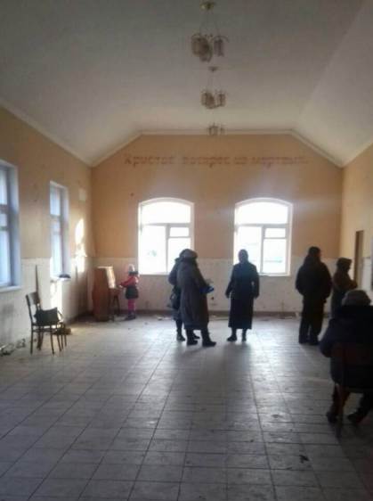 Терористи "ЛНР" пограбували та зруйнували протестанський храм на Луганщині