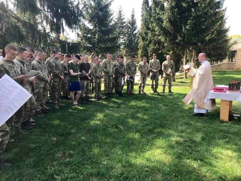 У Томину неділю капелани відвідали курсантів на полігоні