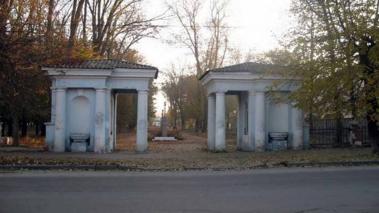 У Вінниці невідомі підпалили хрест, який встановили у парку 