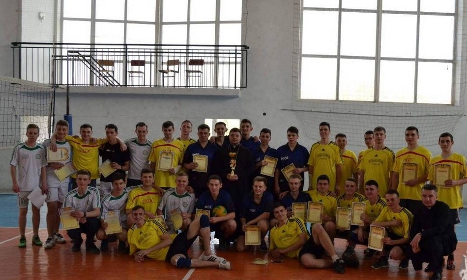 Франківці перемогли на перших змаганнях з волейболу між семінаріями  УГКЦ