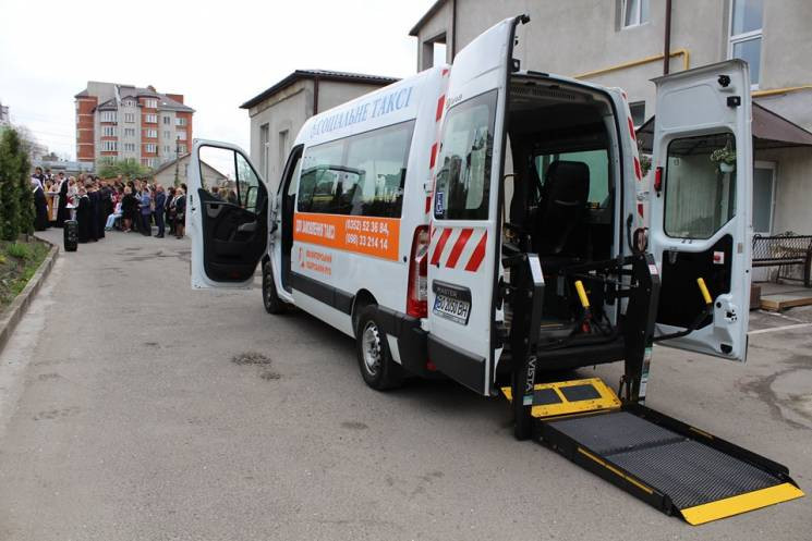 Вулицями Тернополя курсуватиме соціальне таксі