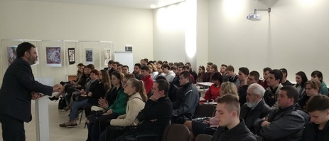 У Черкасах дискутували про вплив світогляду на мир і щастя