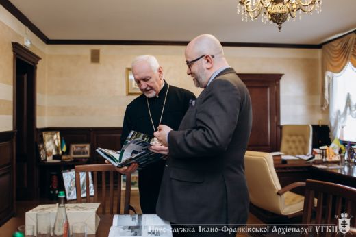 Митрополит Івано-Франківський провів  зустріч з Генеральним Консулом Республіки Польща у Львові