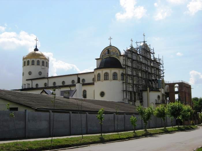 У Львові  спіймали 2 осіб на викраденні металу з дзвіниці церкви