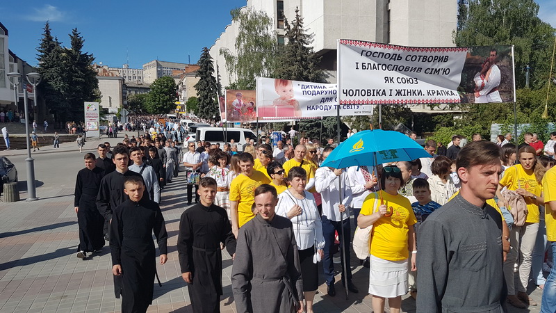 У Тернополі відбувся молитовний похід на захист сім’ї (ВІДЕО)