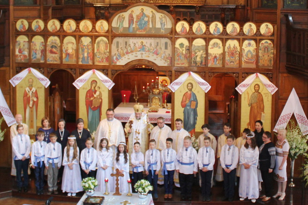 Урочисте Святе Причастя у катедрі Пресвятої Родини Лондона